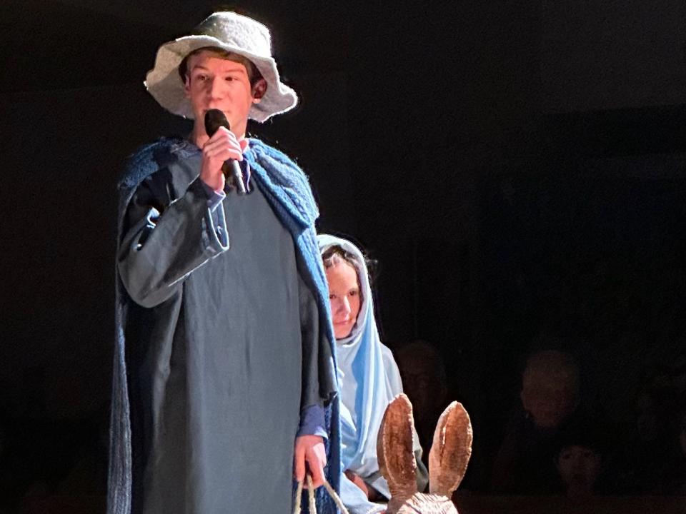 Maria und Josef auf dem Weg nach Bethlehem