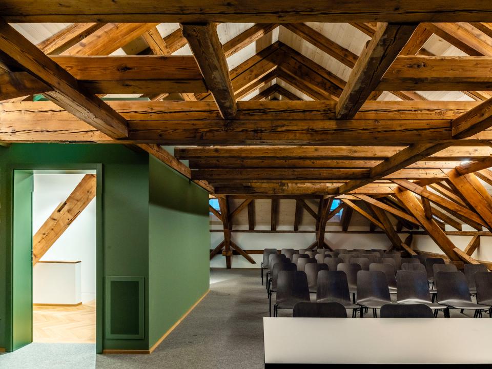 Seminarraum mit Bestuhlung