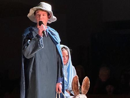 Maria und Josef auf dem Weg nach Bethlehem